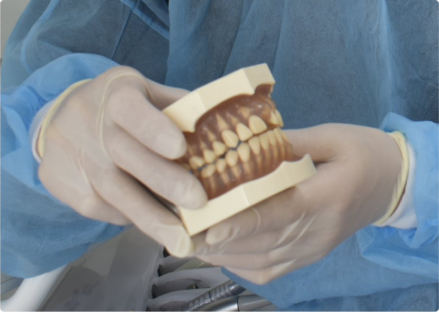 院内歯科技工所併設ですぐに患者様にあった人工歯をご提供するイメージ